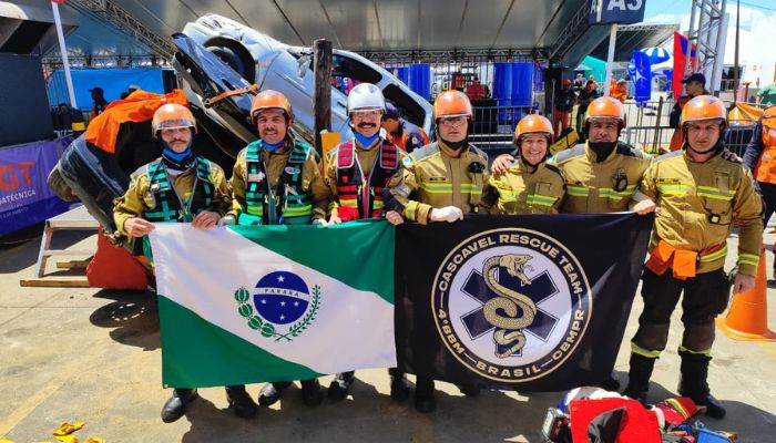Foto: CBMPR  Bombeiros paranaenses são campeões de torneio nacional de salvamento veicular